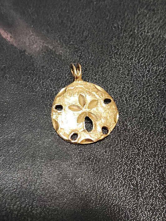 14K Gold Sand Dollar Pendant (3.58g)